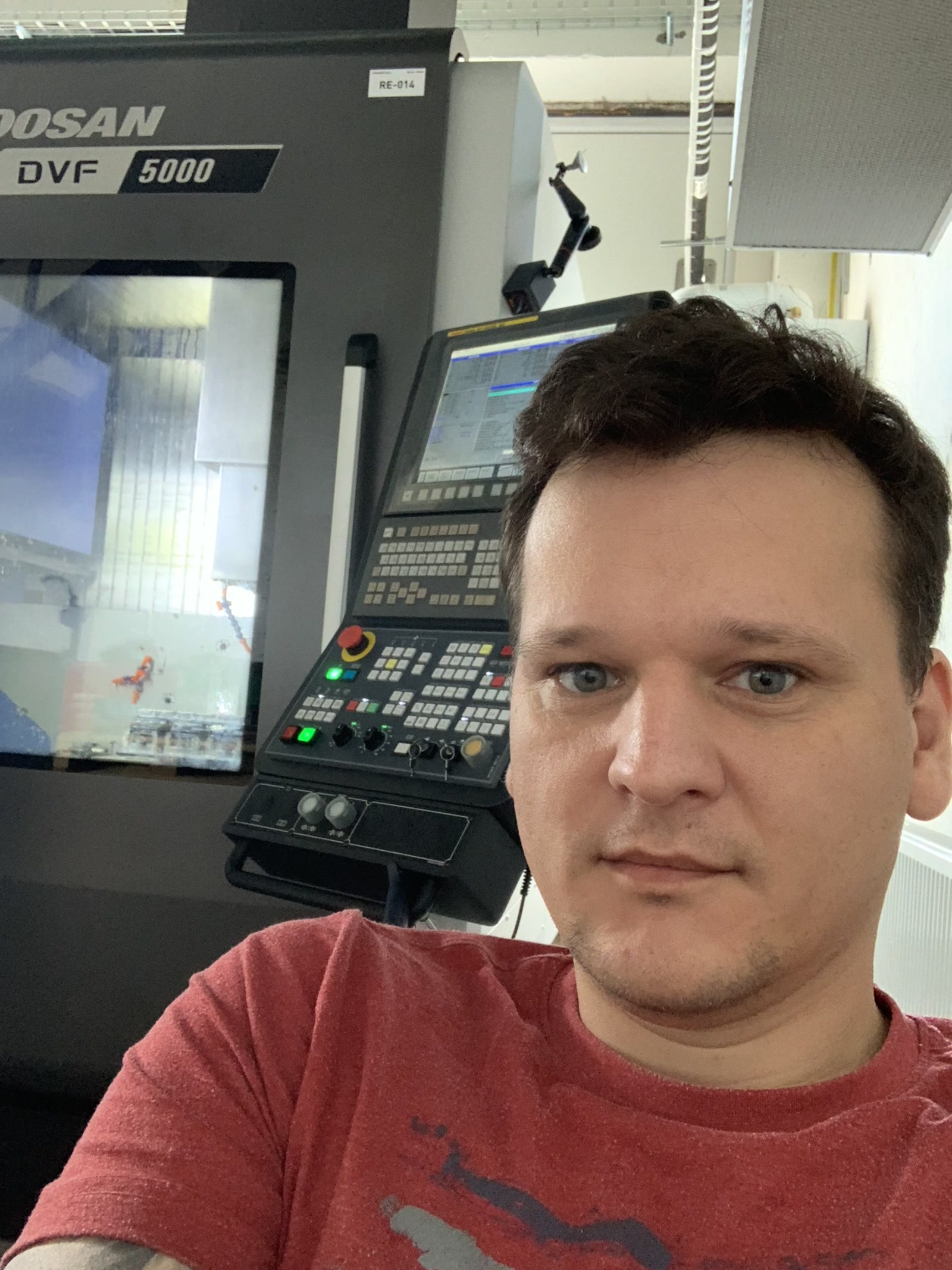 Marek Skoták beside a FANUC-controlled Doosan DVF 5000 machining center