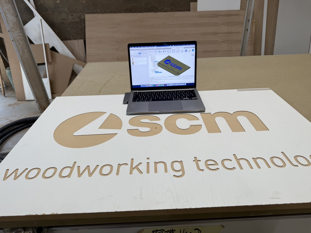 SCM a Autodesk Fusion: Kompletní průvodce integrací a pětiosým obráběním dřeva